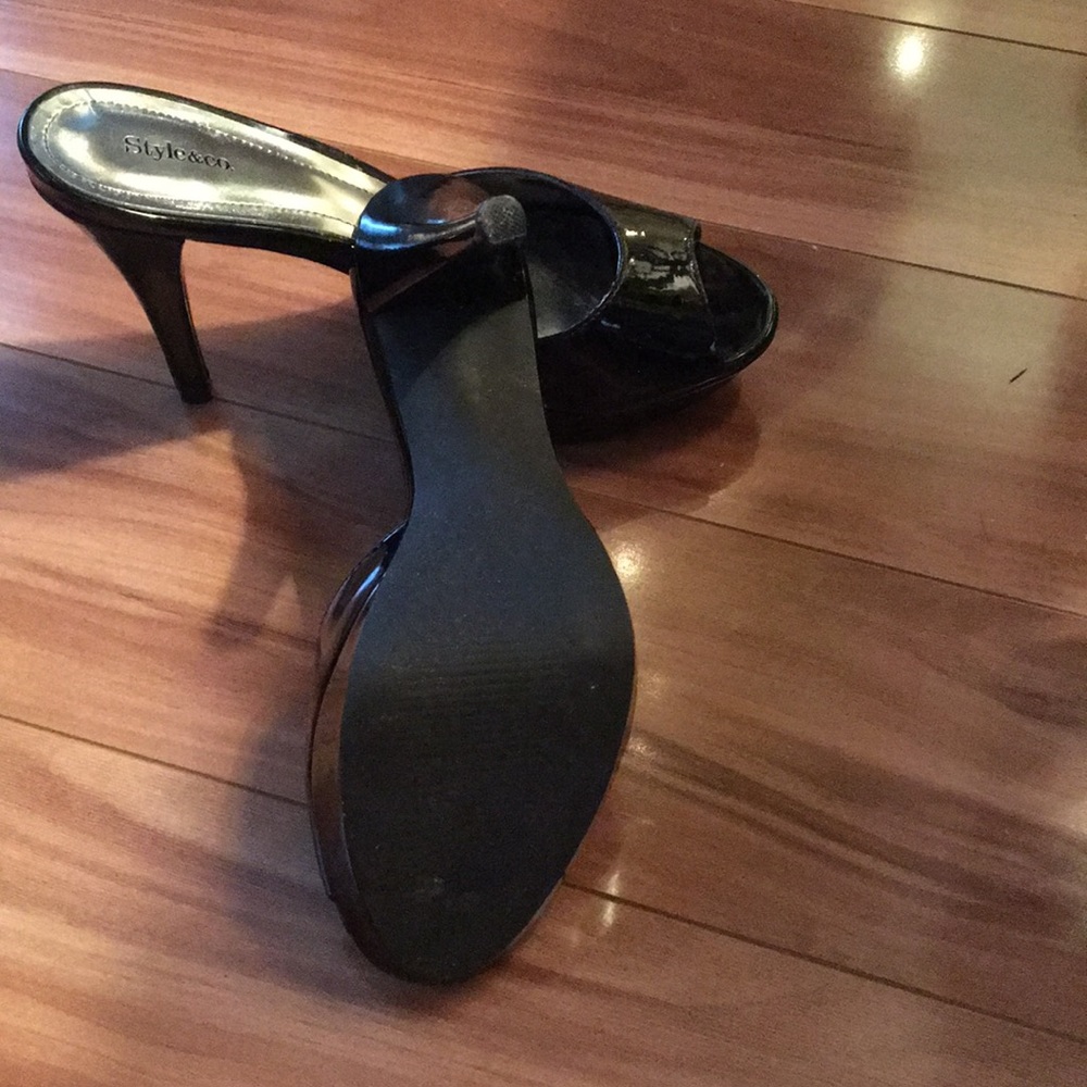 Shoes - Picture 4 of 4